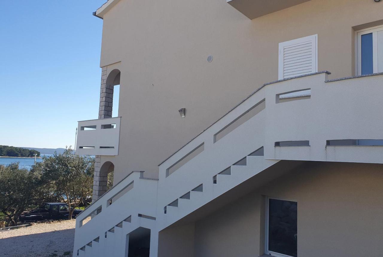 Crni apartman Kukljica Exterior foto